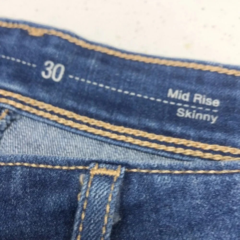 LEVI CONTOUR FIT MID-RISE SKINNY JEANS 30x27 ⭐️